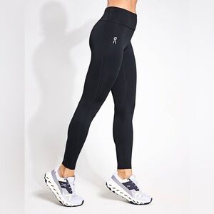 On cloud run on clouds core black leggings tights